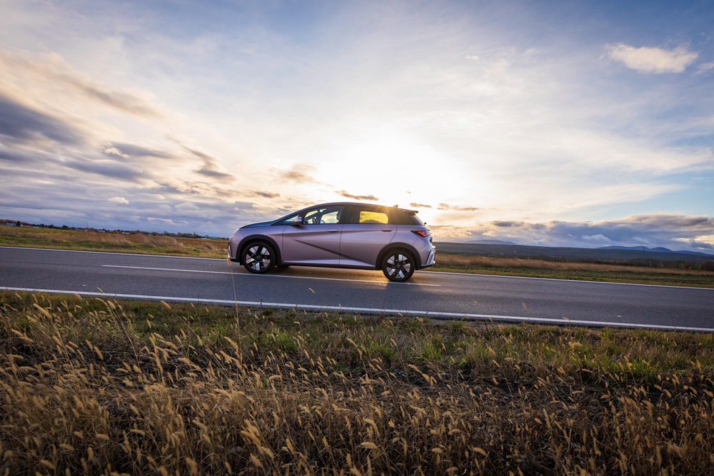 «Τρέχει» να παραλάβει το βραβείο Best Buy Car of Europe 2024 το BYD Dolphin