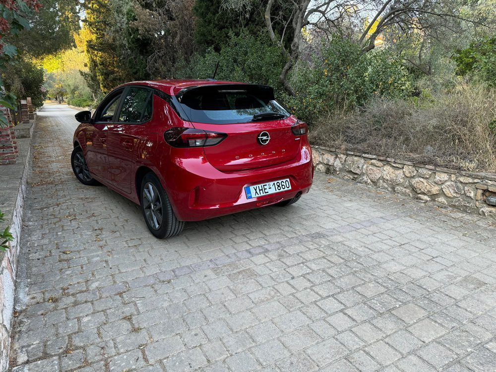 To Corsa εξακολουθεί να οδηγεί την Opel στη μικρή κατηγορία 