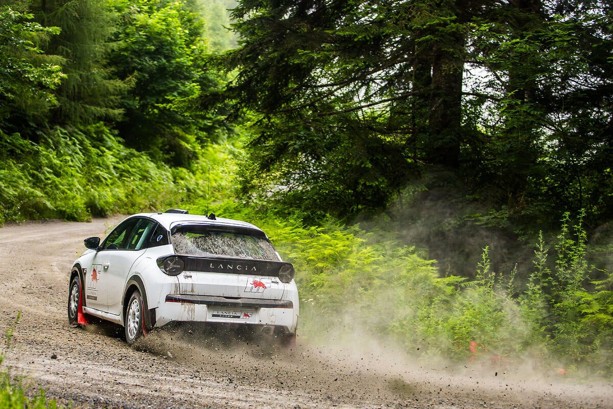 Γράφοντας χλμ. στο χώμα ο Μπιαζιόν με τη Lancia Ypsilon Rally4