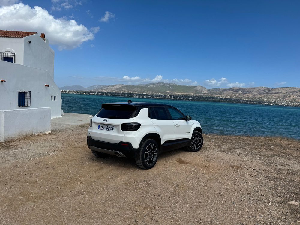 Έχει το δικό του στυλ το Jeep Avenger e-Hybrid