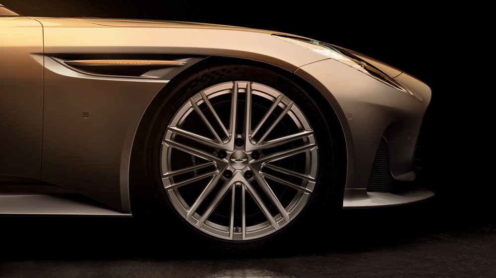 Aston Martin DB12 Goldfinger