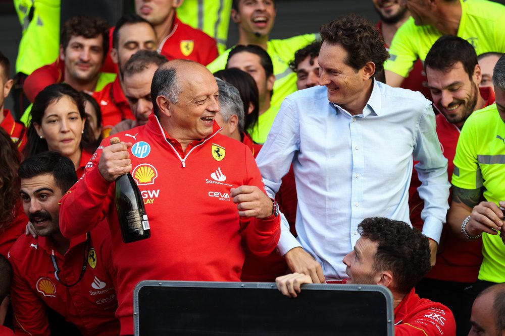 Ο πρόεδρος της Ferrari John Elkan με τον Frederic Vasseur στη Formula 1 του Μεξικού