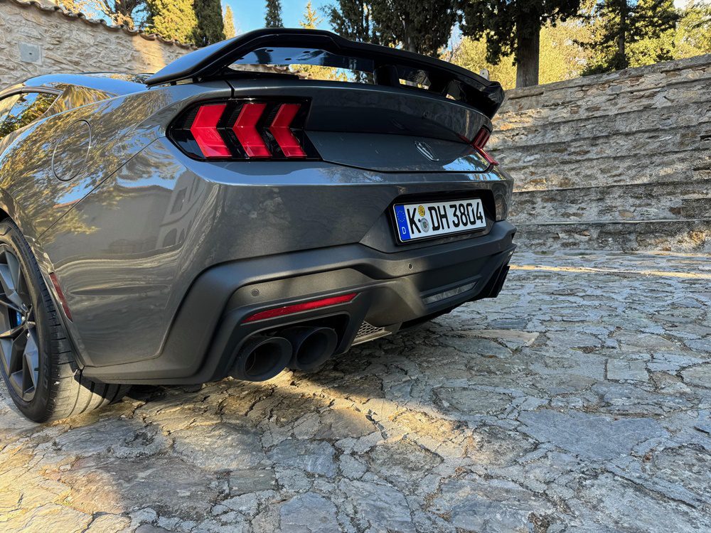 Τέσσερις οι εξατμίσεις στο Ford Mustang 