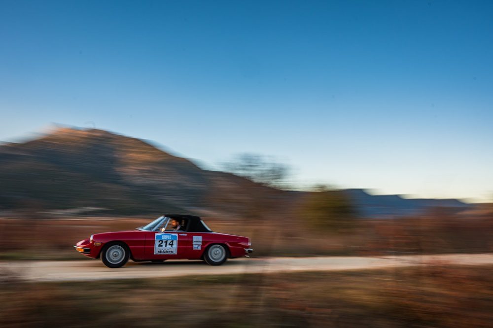 Ιστορικό ράλι Ακρόπολις ωραία αυτή η Alfa Romeo Spider 