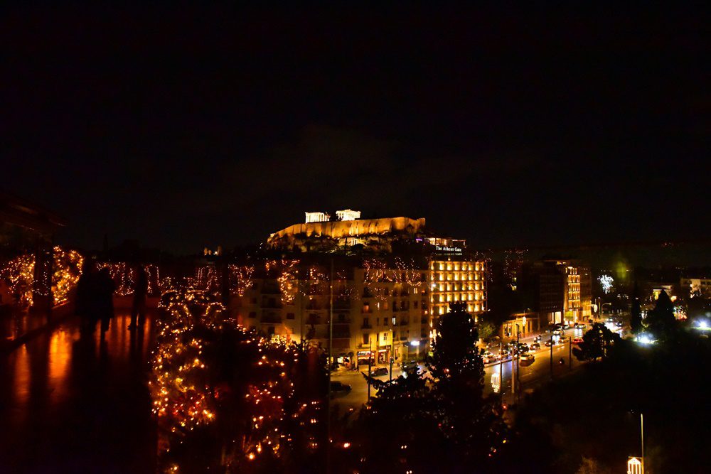 Η φοβερή θέα από το Roof Garden του Royal Olympic Hotel