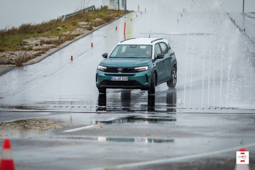 Μας κέρδισε η ανάρτηση τόσο στο ηλεκτρικό, όσο και στο υβριδικό Opel Frontera 