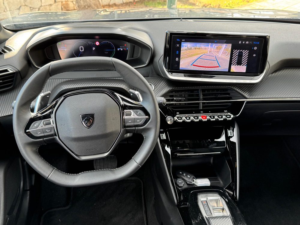 To Cockpit του Peugeot 2008 Hybrid