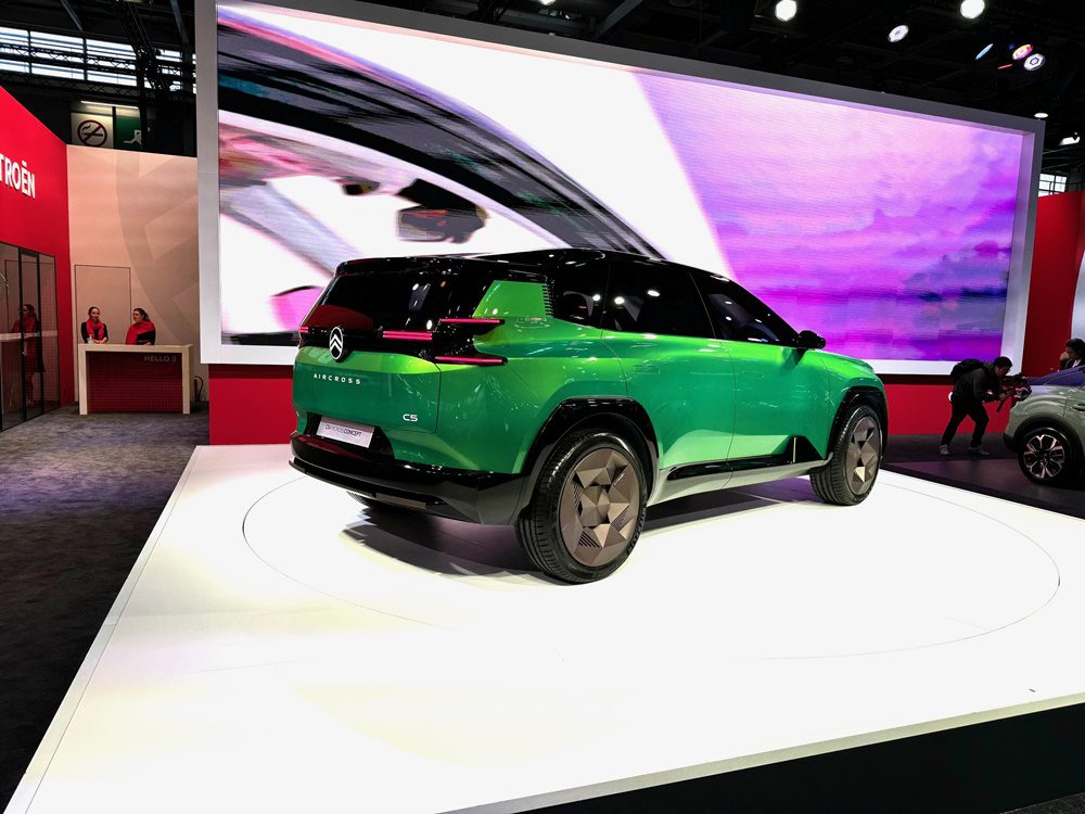 Εντυπωσιακό το πίσω μέρος στο Citroen C5 Aircross concept 